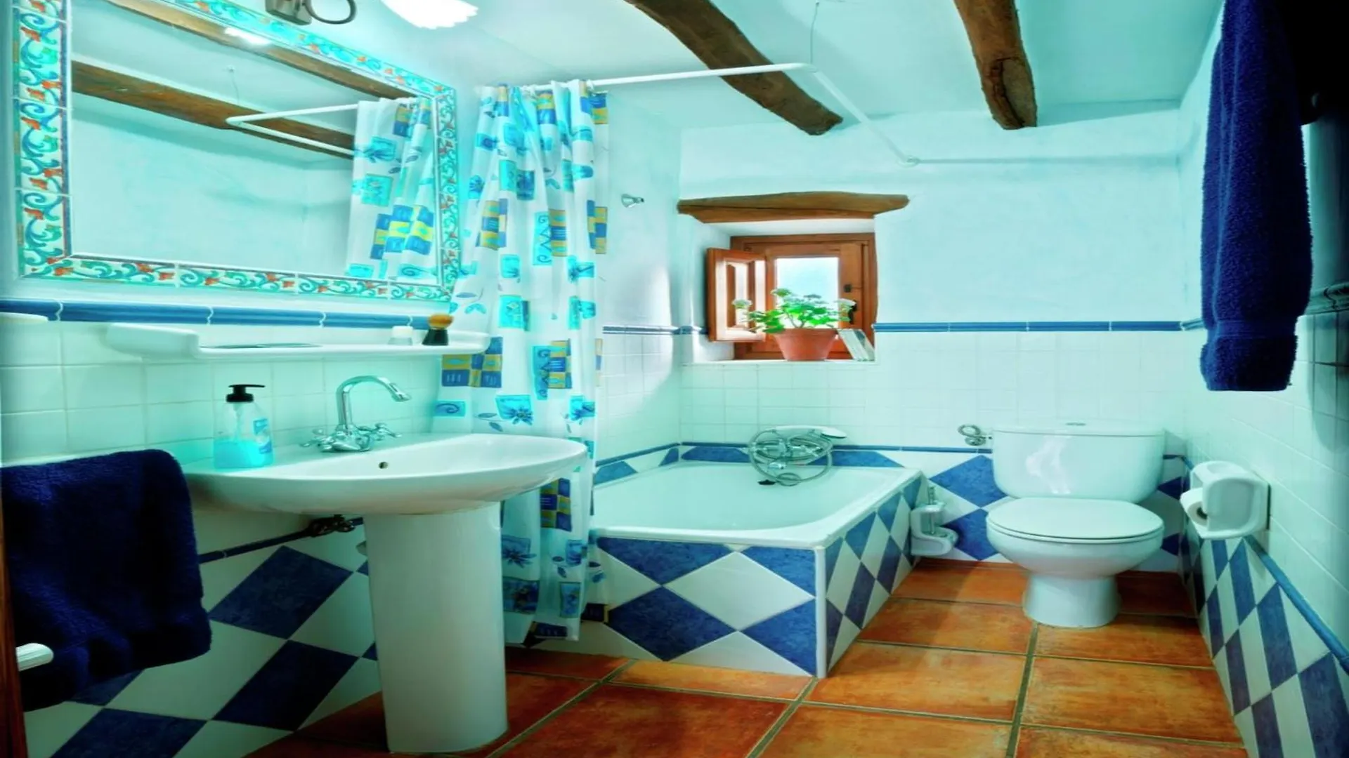 Beautiful Holiday Home In Laroya With Shared Pool 0*,