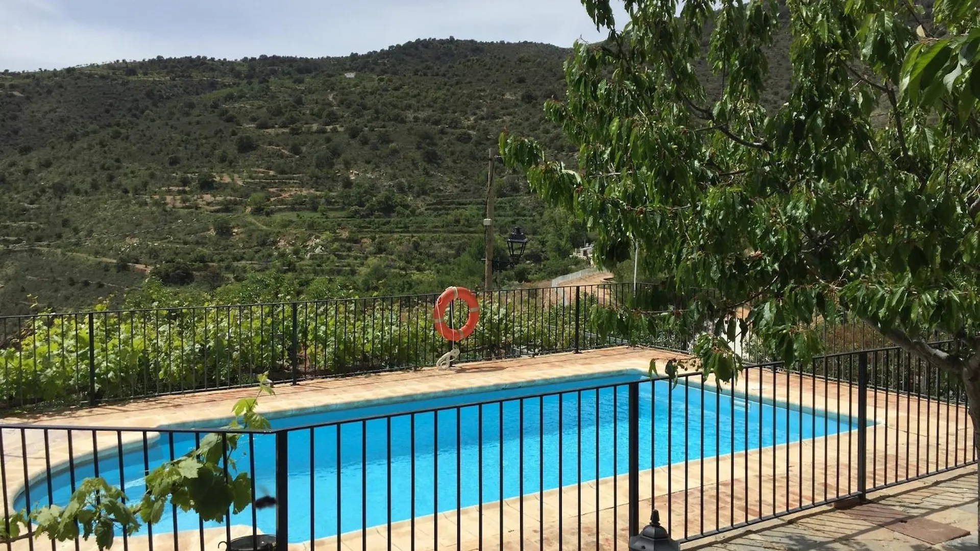 Beautiful Holiday Home In Laroya With Shared Pool