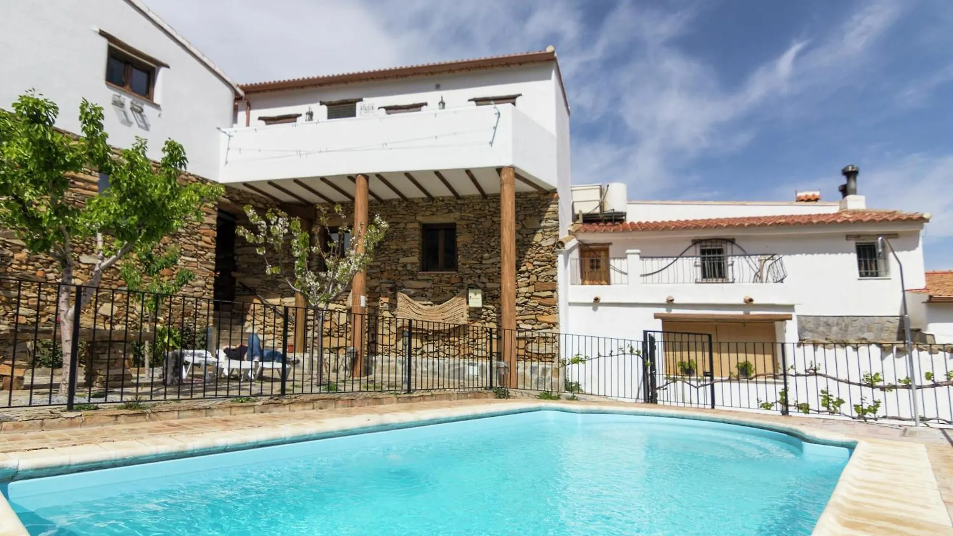 Beautiful Holiday Home In Laroya With Shared Pool